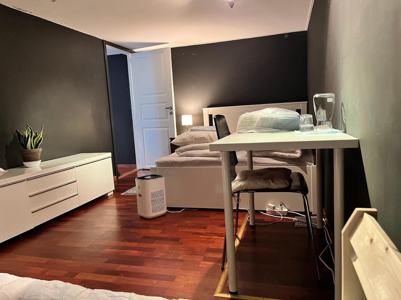 Large With Balcony - Heisenberg Privat overnatting *